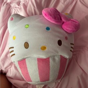 Hello Kitty cupcake plush